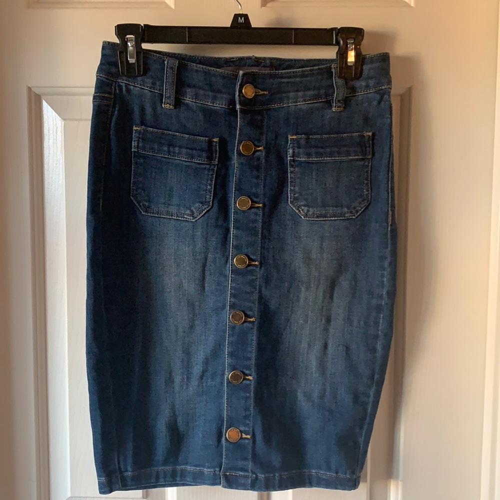 Mid Length Blue Jeans Women’s Skirt with Metal Buttons in the front. Size 2